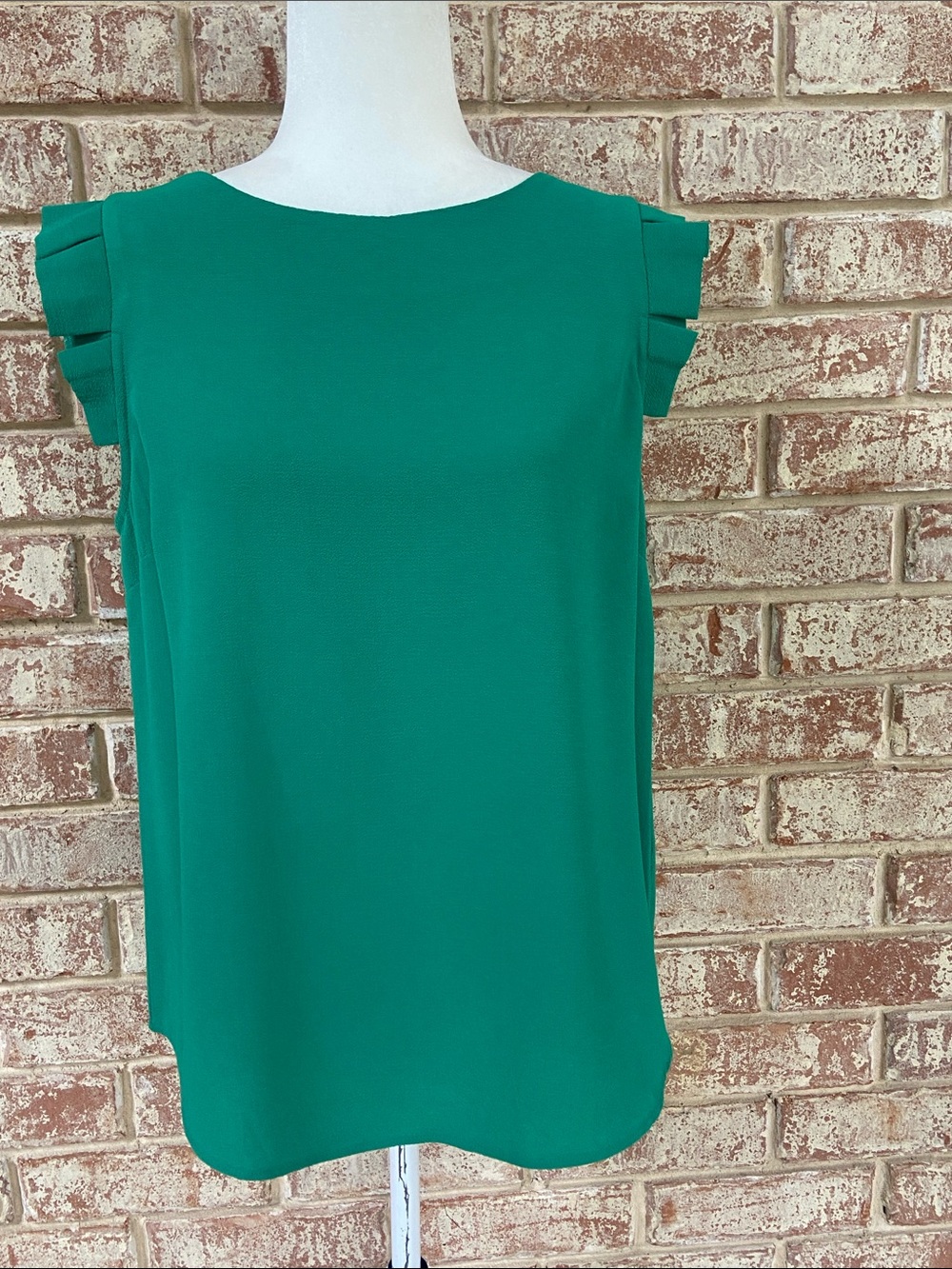 2/$15* Monteau Kelly Green Ruffle Cap Sleeve Top with round neckline, size L